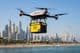 Entrega con drones en la playa de Dubái