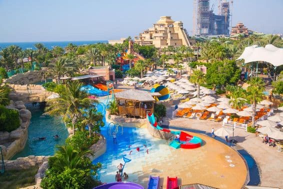 Vista del parque acuático Aquaventure y la Torre Neptuno