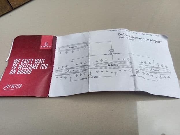 Tarjeta de embarque de la aerolínea Emirates.