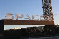 Elon Musk en la base Starbase de SpaceX.