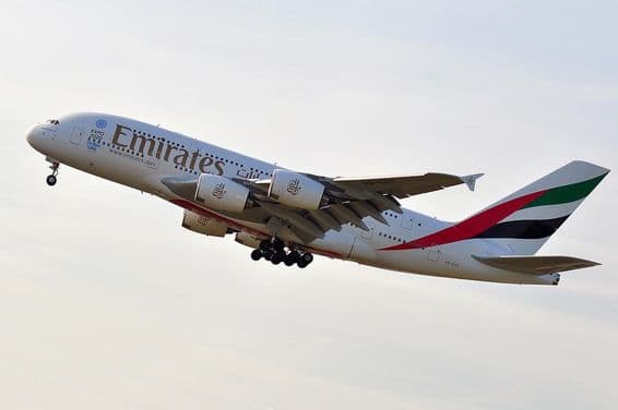 EMIRATES AIRLINES avión Airbus A380-800
