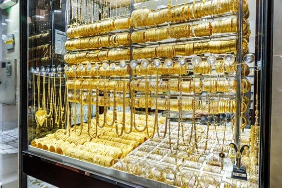 Exhibición de joyería en el Mercado del Oro