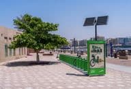 Puesto de alquiler de bicicletas Careem en el distrito de Al Shindagha